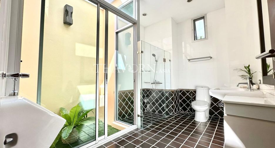 Haus zum Kauf mit 5 Zimmer in Sattahip, Chonburi