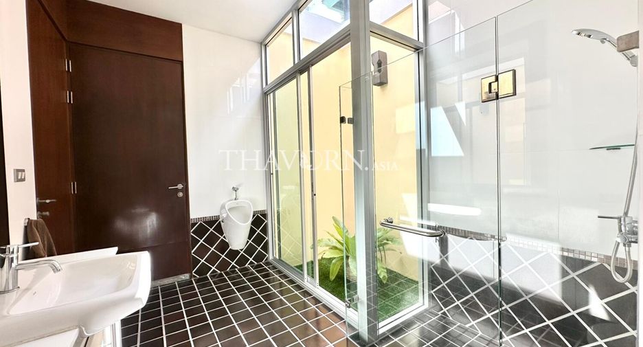 Haus zum Kauf mit 5 Zimmer in Sattahip, Chonburi