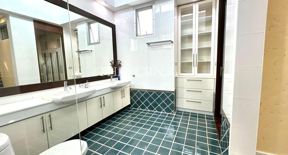 Haus zum Kauf mit 5 Zimmer in Sattahip, Chonburi