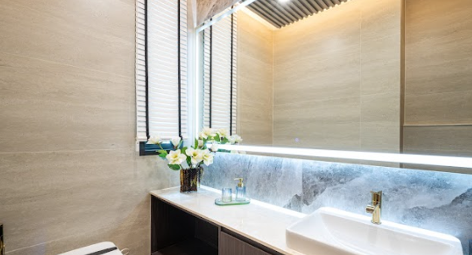 For sale 4 bedrooms house in Taling Chan, Bangkok