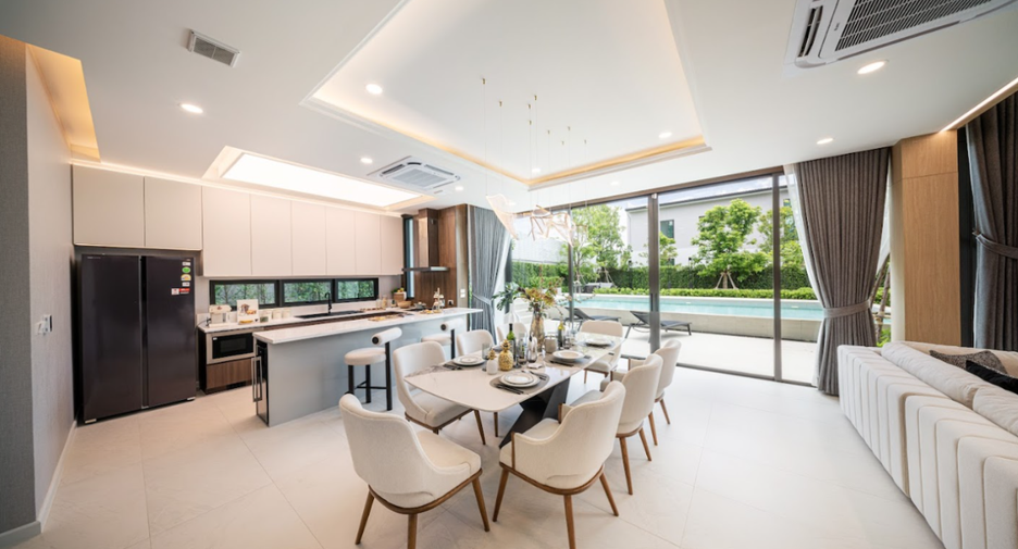 For sale 4 bedrooms house in Taling Chan, Bangkok