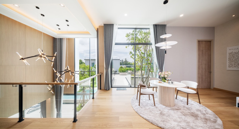 For sale 4 bedrooms house in Taling Chan, Bangkok