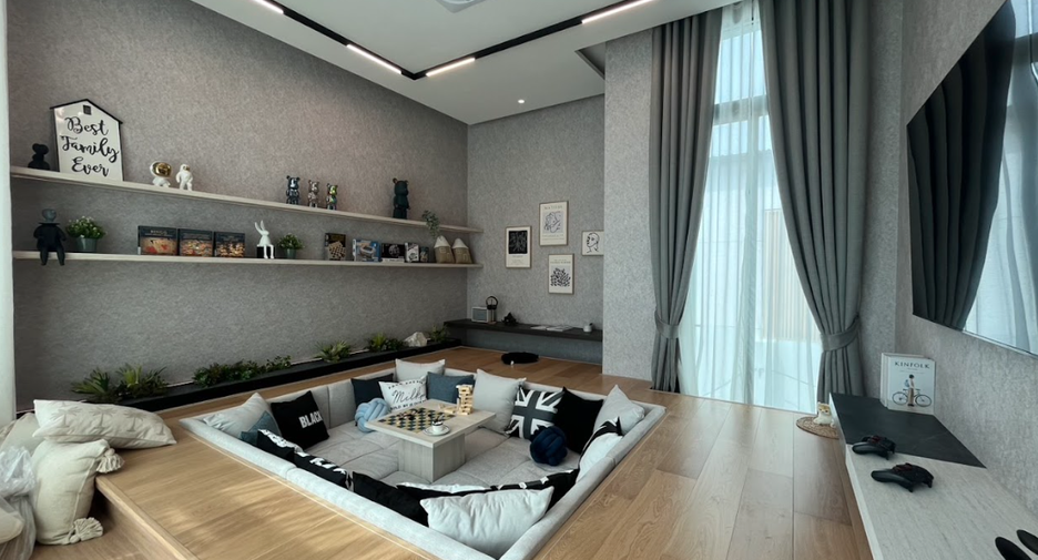 For sale 4 bedrooms house in Taling Chan, Bangkok