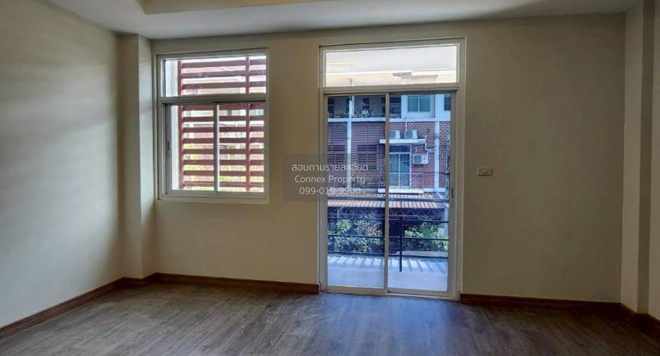 For sale 4 bedrooms townhouse in Bang Bon, Bangkok