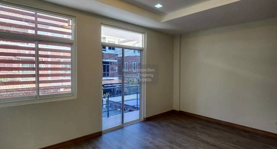 For sale 4 bedrooms townhouse in Bang Bon, Bangkok