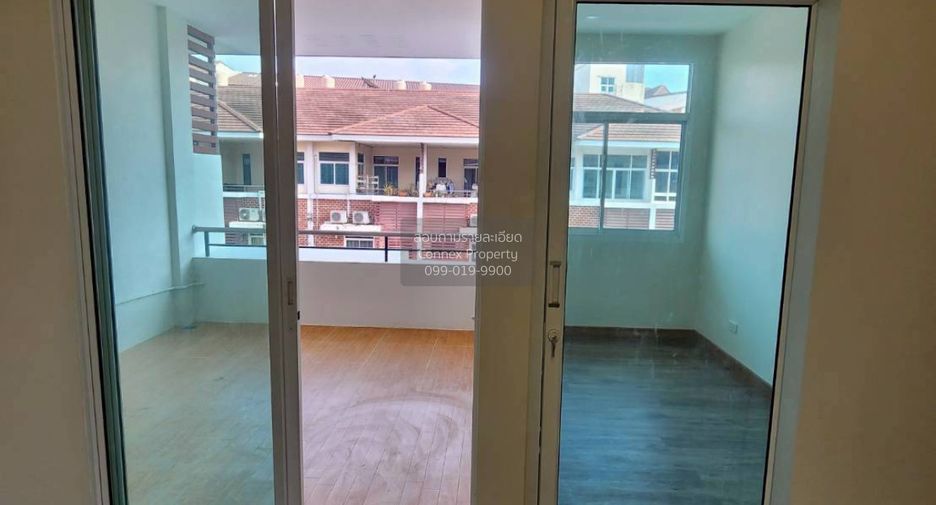 For sale 4 bedrooms townhouse in Bang Bon, Bangkok