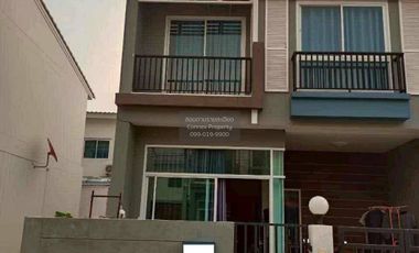 For sale 3 bedrooms townhouse in Mueang Samut Prakan, Samut Prakan