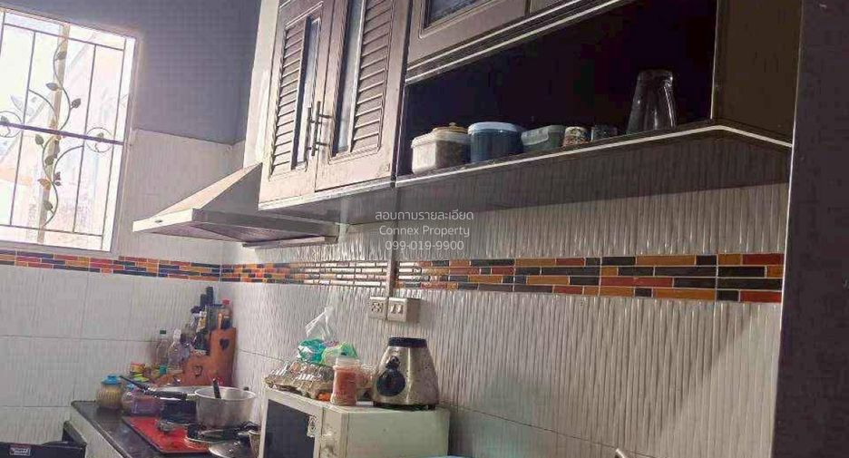For sale 3 bedrooms townhouse in Mueang Samut Prakan, Samut Prakan
