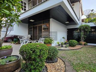 Haus zum Kauf mit 3 Zimmer in Watthana, Bangkok