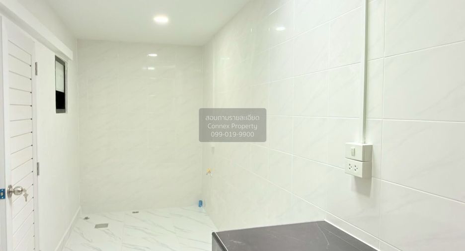 For sale 3 bedrooms townhouse in Thanyaburi, Pathum Thani