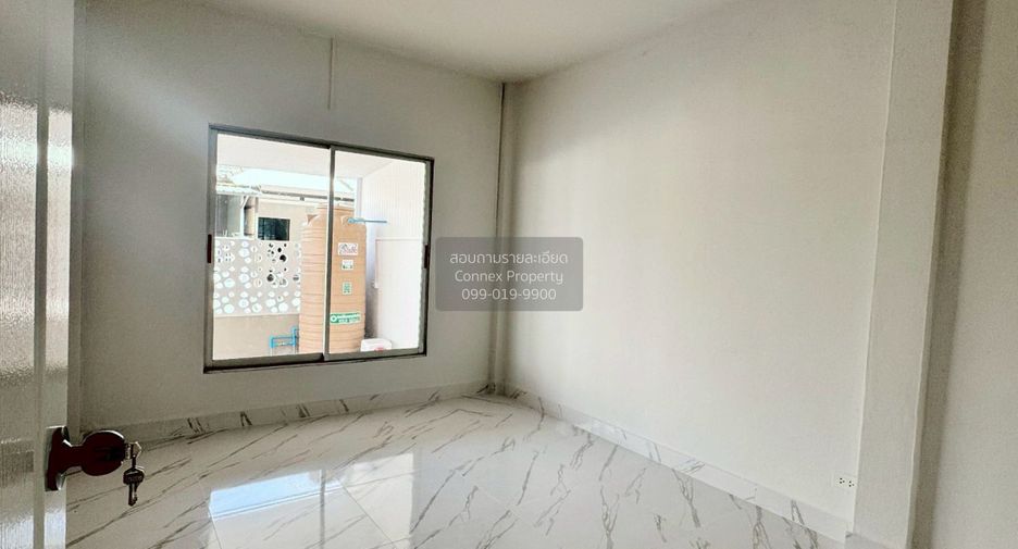 Casa adosada en venta de 2 habitaciones en Lam Luk Ka, Pathum Thani