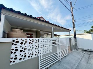 出售 2 卧室 联排别墅 在 Lam Luk Ka, Pathum Thani