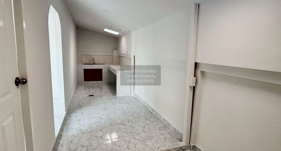 Casa adosada en venta de 2 habitaciones en Lam Luk Ka, Pathum Thani