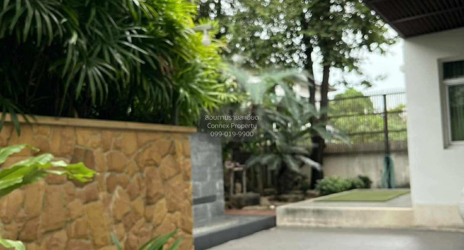 For sale 5 bedrooms house in Bang Kapi, Bangkok