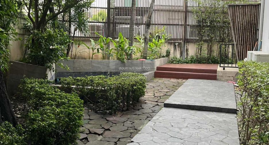 For sale 5 bedrooms house in Bang Kapi, Bangkok