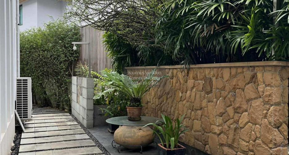 For sale 5 bedrooms house in Bang Kapi, Bangkok