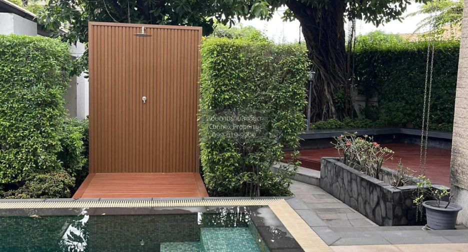 For sale 5 bedrooms house in Bang Kapi, Bangkok