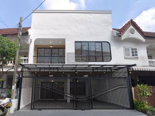 出售 4 卧室 联排别墅 在 Wang Thong Lang, 曼谷