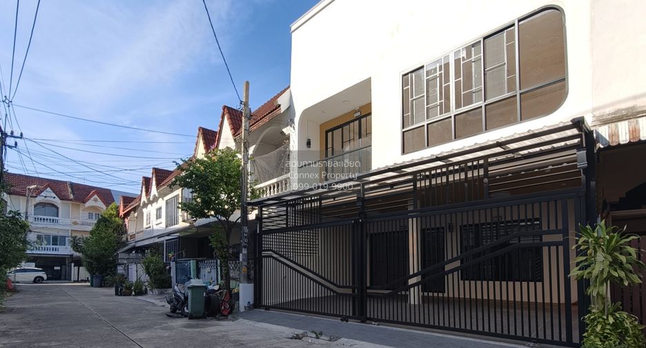 For sale 4 bedrooms townhouse in Wang Thonglang, Bangkok