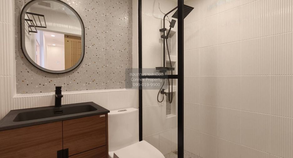 For sale 4 bedrooms townhouse in Wang Thonglang, Bangkok