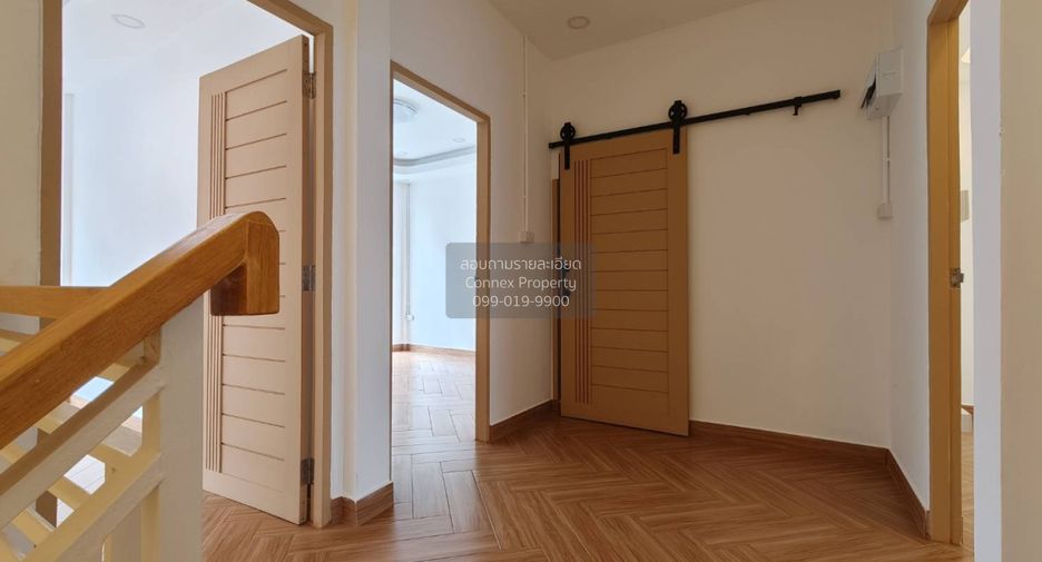 For sale 4 bedrooms townhouse in Wang Thonglang, Bangkok