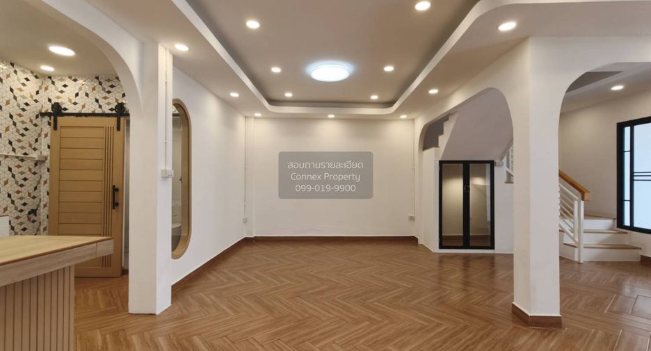 For sale 4 bedrooms townhouse in Wang Thonglang, Bangkok