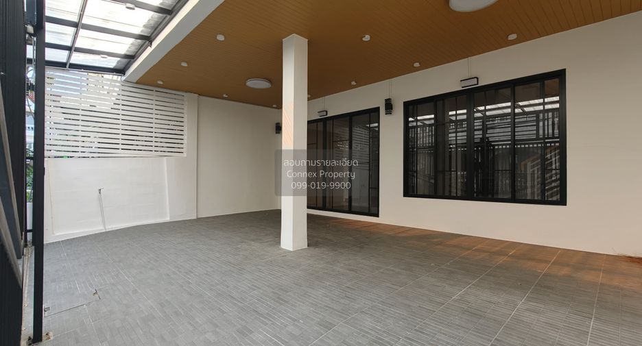 For sale 4 bedrooms townhouse in Wang Thonglang, Bangkok