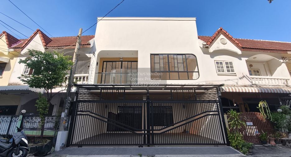For sale 4 bedrooms townhouse in Wang Thonglang, Bangkok