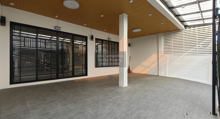 For sale 4 bedrooms townhouse in Wang Thonglang, Bangkok
