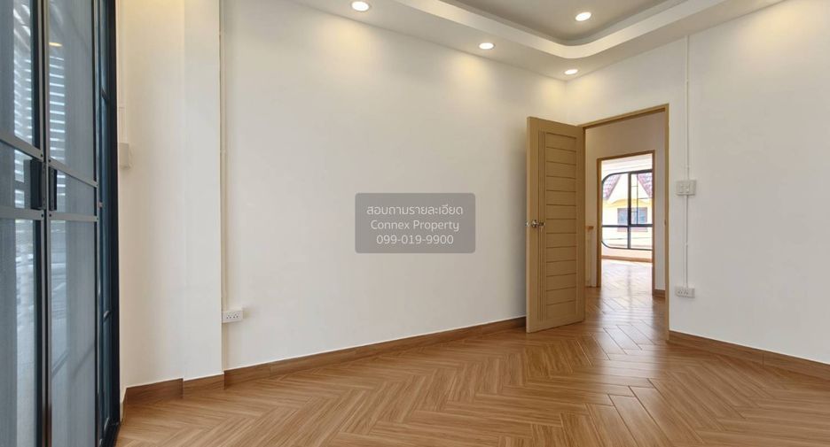 For sale 4 bedrooms townhouse in Wang Thonglang, Bangkok