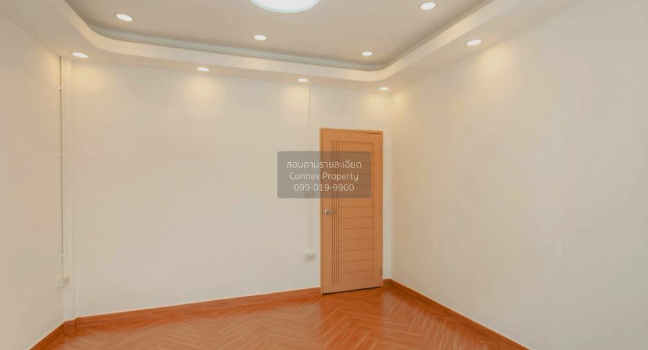 For sale 4 bedrooms townhouse in Wang Thonglang, Bangkok