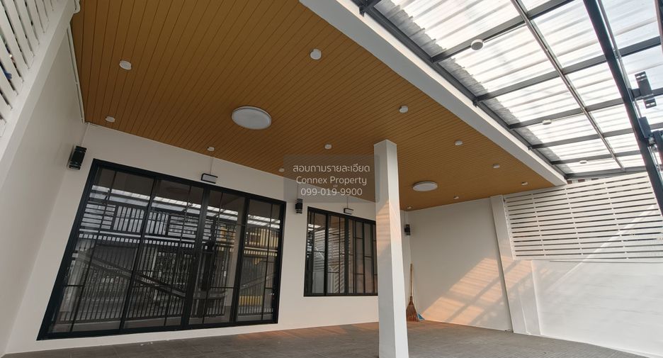 For sale 4 bedrooms townhouse in Wang Thonglang, Bangkok