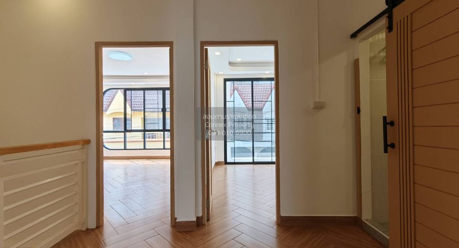 For sale 4 bedrooms townhouse in Wang Thonglang, Bangkok