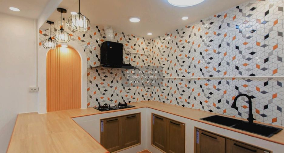 For sale 4 bedrooms townhouse in Wang Thonglang, Bangkok