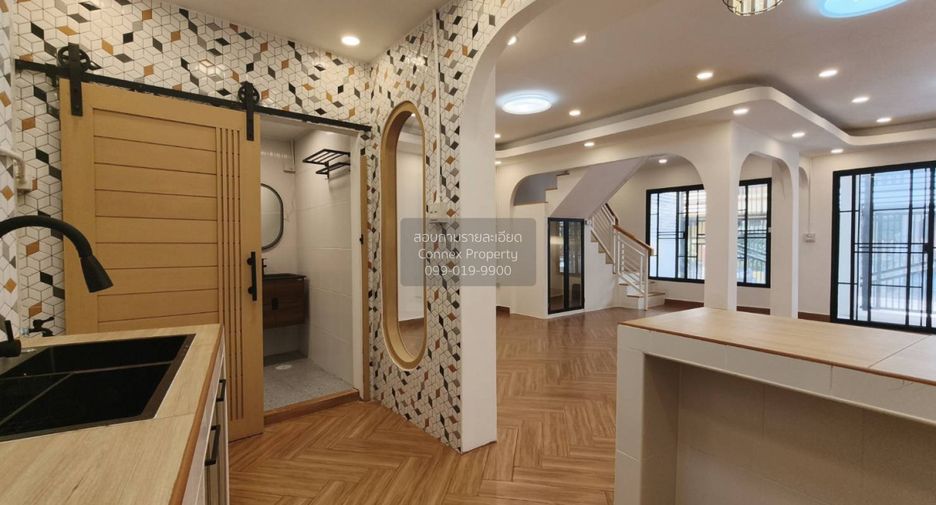 For sale 4 bedrooms townhouse in Wang Thonglang, Bangkok