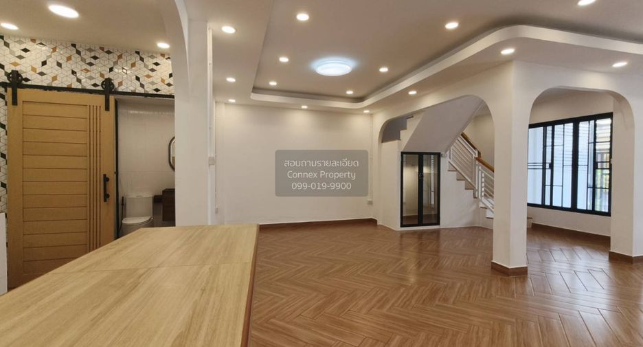 For sale 4 bedrooms townhouse in Wang Thonglang, Bangkok