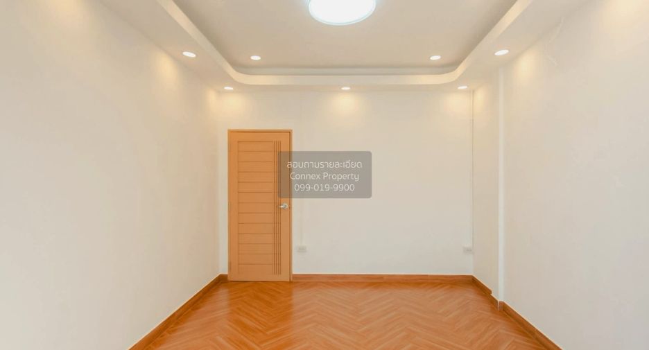 For sale 4 bedrooms townhouse in Wang Thonglang, Bangkok