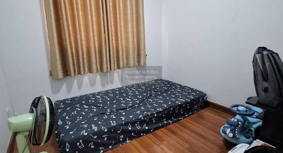 À vendre 3 chambres maison de ville à Si Racha, Chonburi
