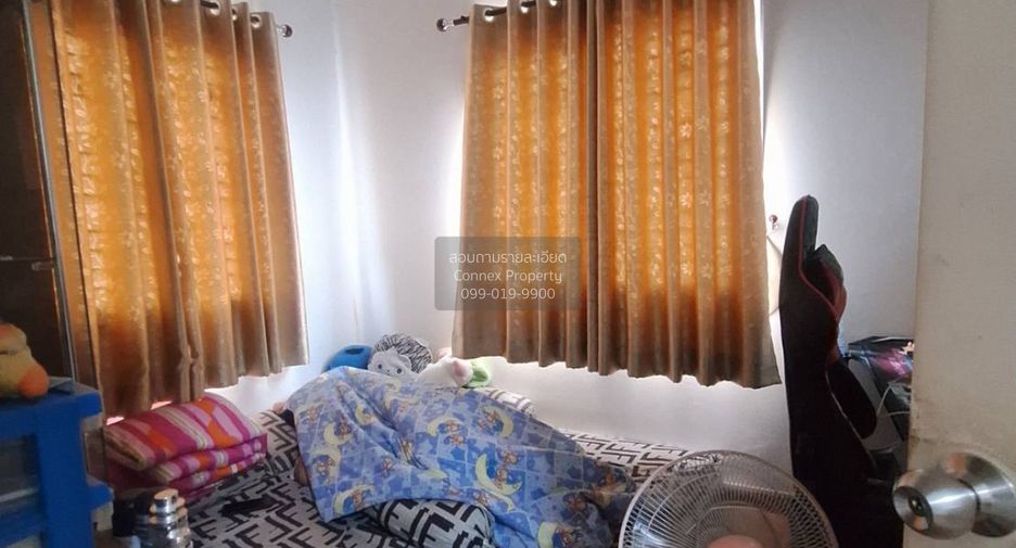 À vendre 3 chambres maison de ville à Si Racha, Chonburi
