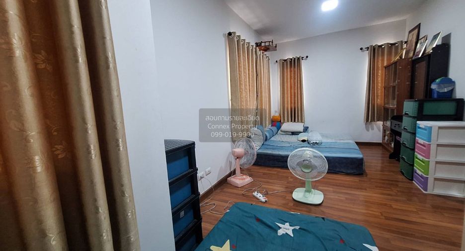 À vendre 3 chambres maison de ville à Si Racha, Chonburi