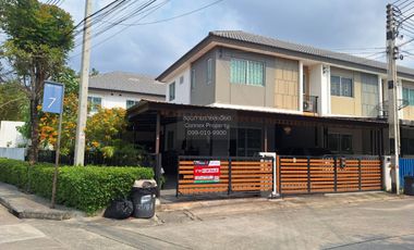 À vendre 3 chambres maison de ville à Si Racha, Chonburi