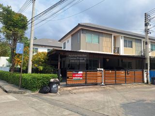 À vendre 3 chambres maison de ville à Si Racha, Chonburi