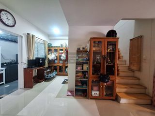 À vendre 3 chambres maison de ville à Si Racha, Chonburi