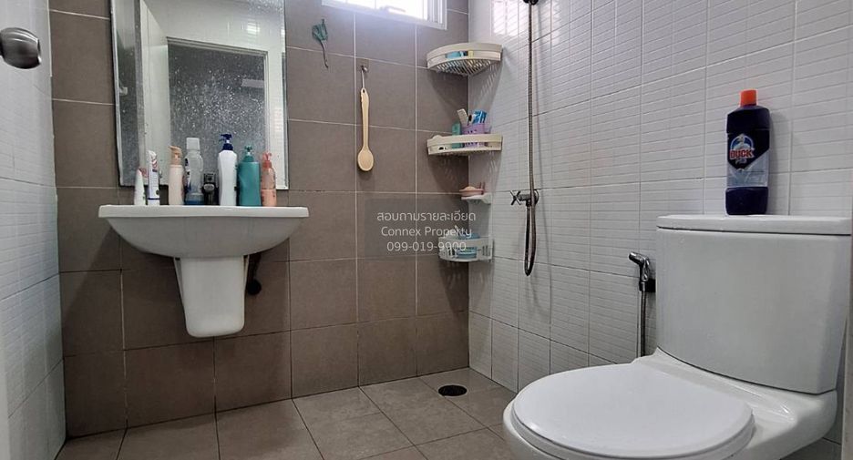 À vendre 3 chambres maison de ville à Si Racha, Chonburi