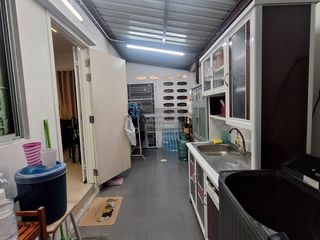 À vendre 3 chambres maison de ville à Si Racha, Chonburi