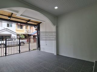 出售 3 卧室 联排别墅 在 Khlong Sam Wa, 曼谷