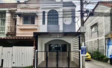Casa adosada en venta de 3 habitaciones en Khlong Sam Wa, Bangkok