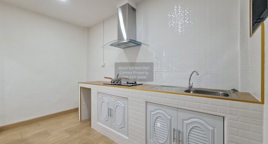 For sale 3 bedrooms townhouse in Khlong Sam Wa, Bangkok