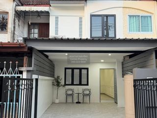 出售 2 卧室 联排别墅 在 Lat Phrao, 曼谷