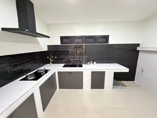 出售 2 卧室 联排别墅 在 Lat Phrao, 曼谷